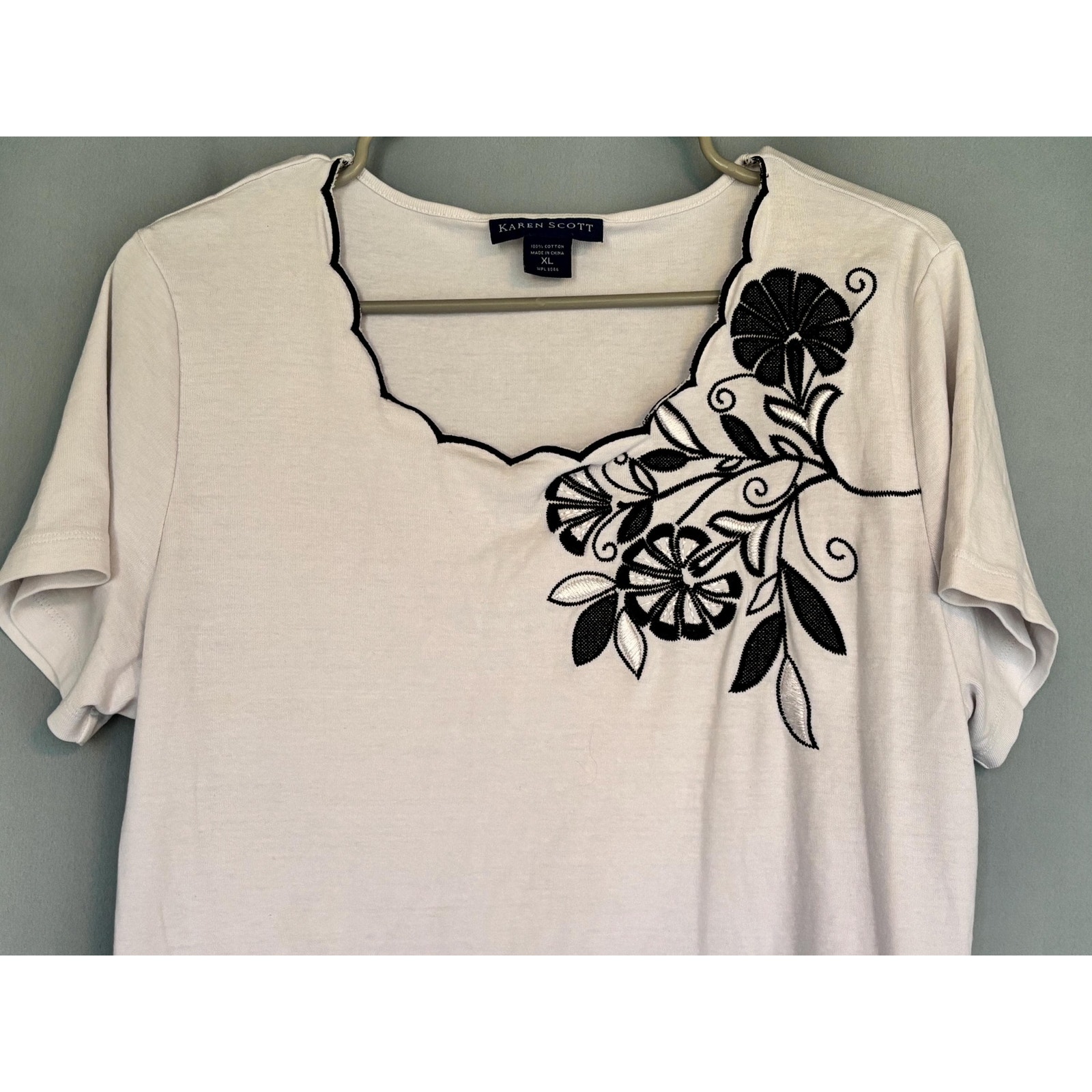 Karen Scott Womens White Floral Short Sleeve Wide Neck Shitt Top Xl — image 2 of 5